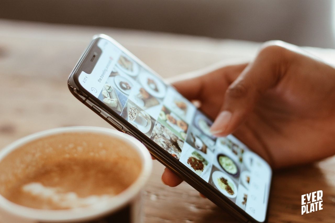 smart-phone-order-food-online-instagram